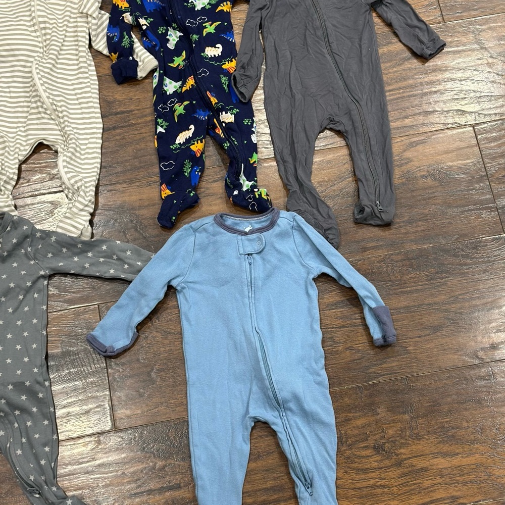 Bundle of baby boy One Piece Footies pajamas - Picture 4 of 7
